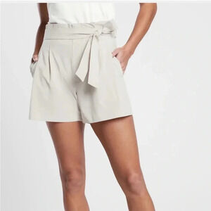 Athleta Skyline Shorts II Abalon Gray Neutral Paperbag Shorts Women’s Size 6